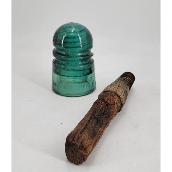 Brookfield CD 147 Spiral Groove Green Aqua Glass Insulator with Peg - Picture 2 of 10
